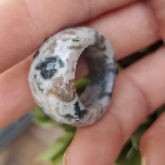 New Carved Faceted Natural Moss Agate Ring. - Picture 15 of 15